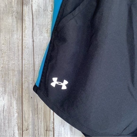 Under Armor Black & Blue Loose Fly By 2.0 Shorts - Picture 3 of 5